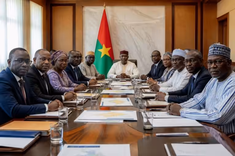 découvrez comment le gouvernement et les partis politiques s'unissent pour lutter contre les ingérences étrangères et protéger la souveraineté nationale.